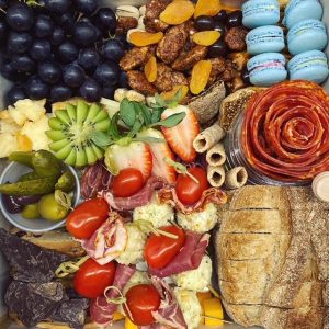 Medium Artisan Box (6-8 Grazers)