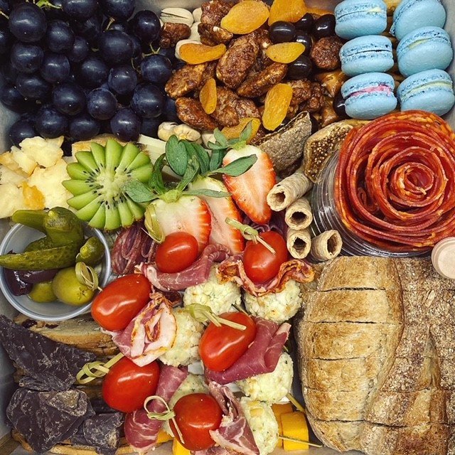 Medium Artisan Box (6-8 Grazers)